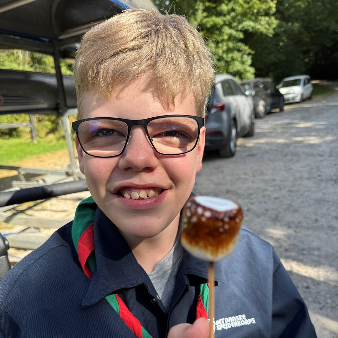 Carls spejderdrøm går til spejder, selvom hans handicap påvirker ham både fysisk og kognitivt.