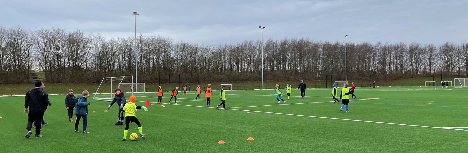 Sparekassen Kronjylland donerer 10.000 kr. til Stoholm IF’s fodboldafdeling