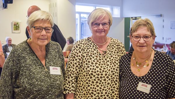 Sparekassen Kronjylland har doneret 10.000 kr. til Søhusparkens Venner, der gennem sang og musik sikrer et fællesskab for beboerne på Plejehjemmet Søhusparken i Ebeltoft.