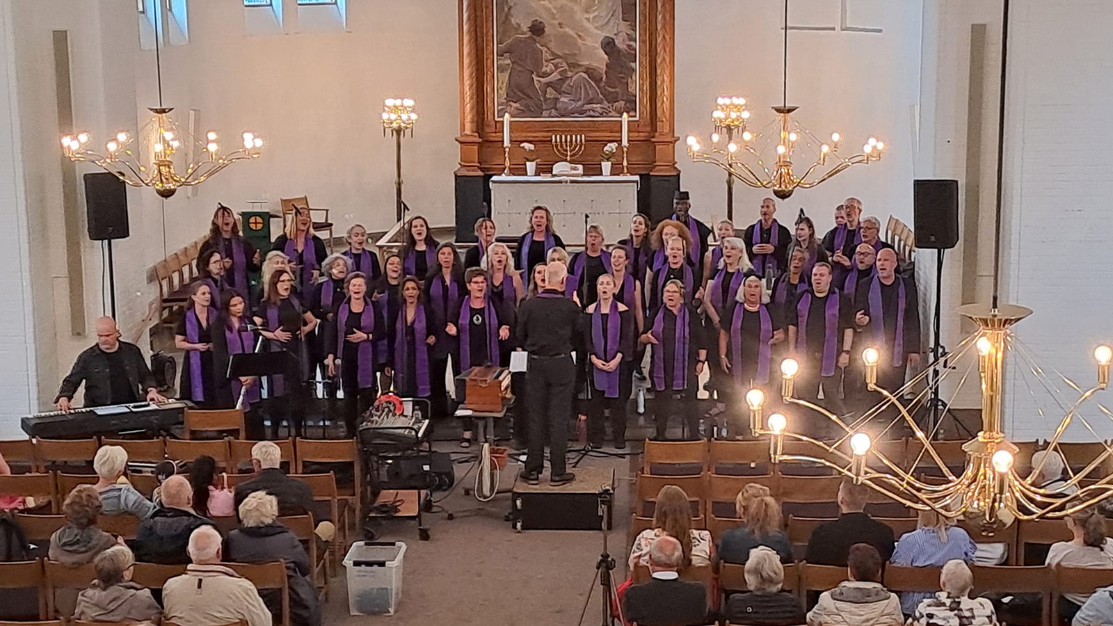 I juni 2024 lagde Vesterbro Gospelkor turen forbi Sct. Peders Kirke.